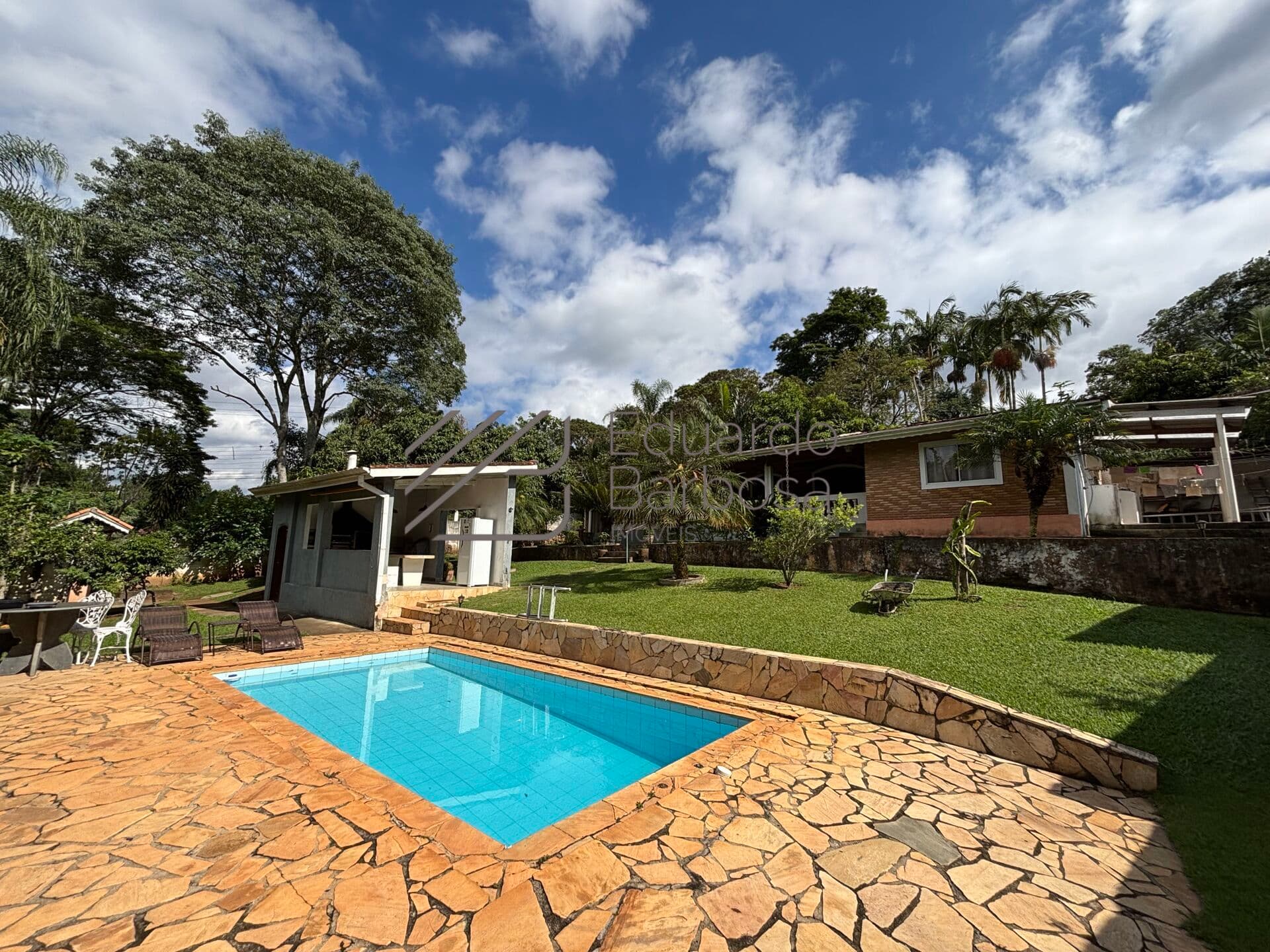 CHÁCARA A VENDA EM ATIBAIA DENTRO DE CONDOMINIO | ACEITA FINANCIAMENTO | PISCINA | SEMI-MOBILIADO