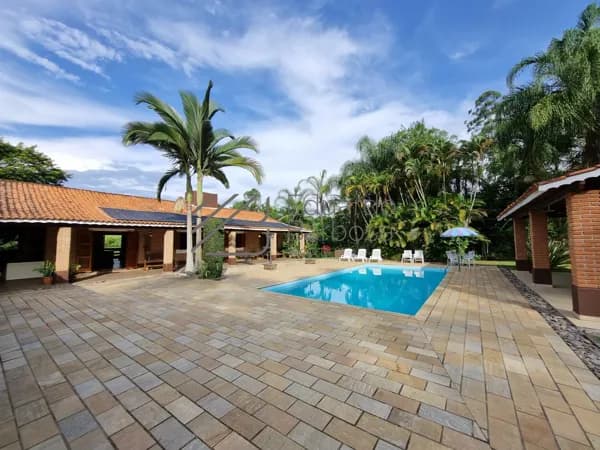 SITIO NA REGIÃO DE ATIBAIA | COM LAGO | MOBILIADO