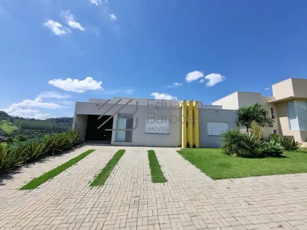 Chácara em Atibaia dentro de condomínio fechado com dois lagos