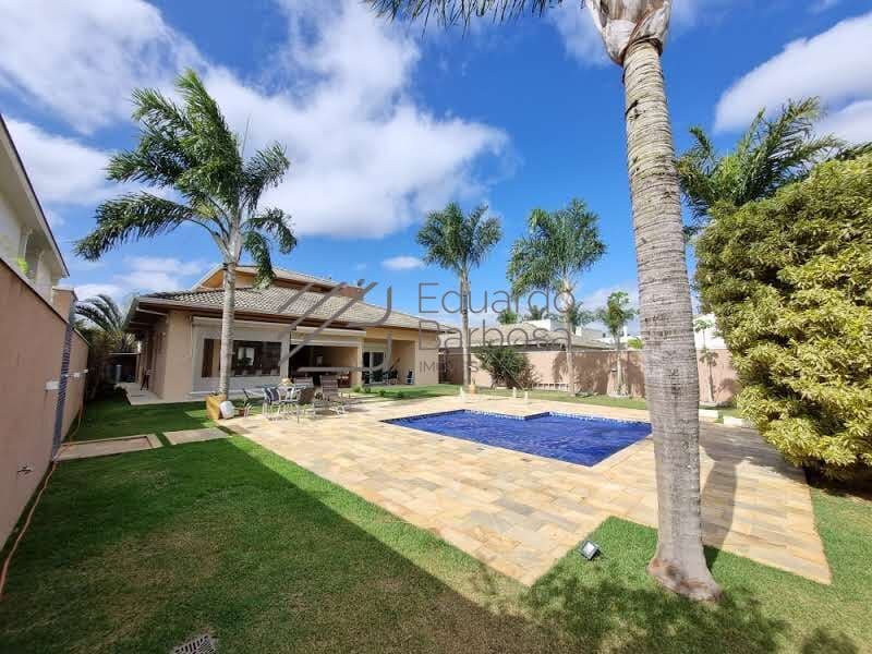 Casa dentro de condomínio em Atibaia