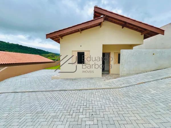 Casa à Venda em Atibaia/SP - Permite Financiamento Bancário