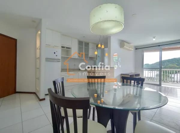 Apartamento no Saco dos Limões com Vista para o Mar e Sacada com Churrasqueira