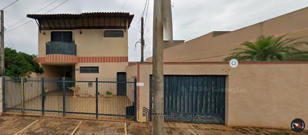 Sobrado à Venda no Centro com 4 Dormitórios, Piscina e Excelente Potencial Comercial