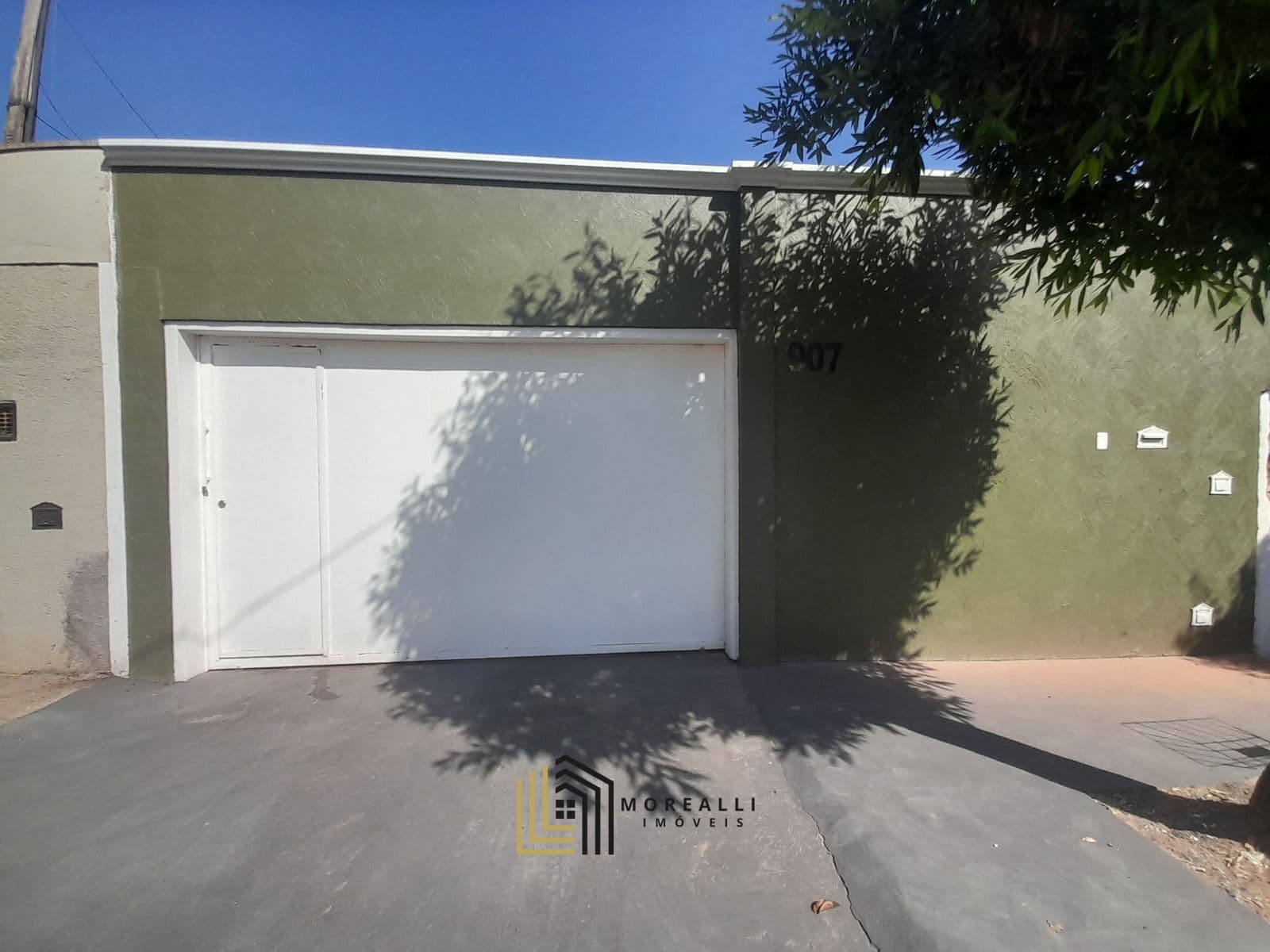 Casa Ampla com 3 Quartos, 2 Suítes e Quintal na Vila Diva