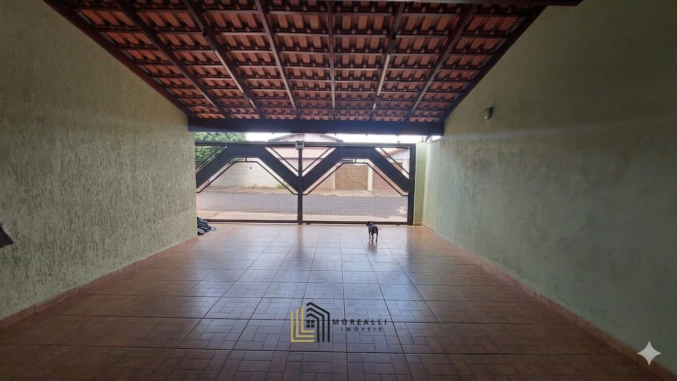 Casa à Venda no Cristiano Carvalho com 2 Quartos, Edícula com Suíte e Garagem para 3 Carros