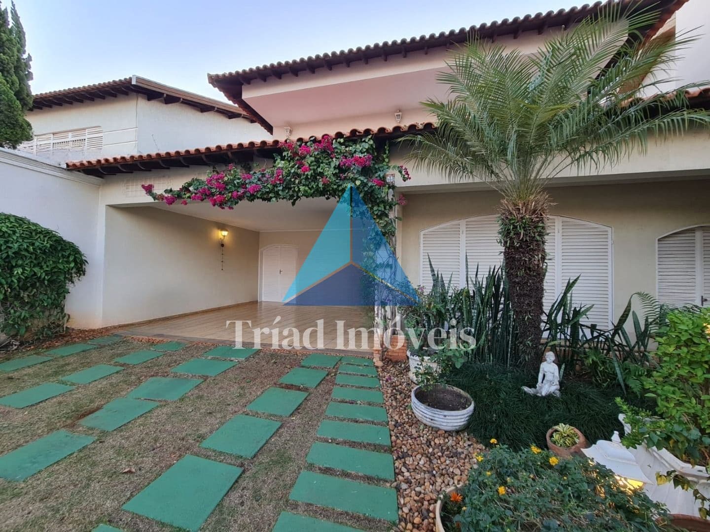 CASA SOBRADO À VENDA COM 3 SUÍTES E QUINTAL EM SANTA BÁRBARA D'OESTE - SP