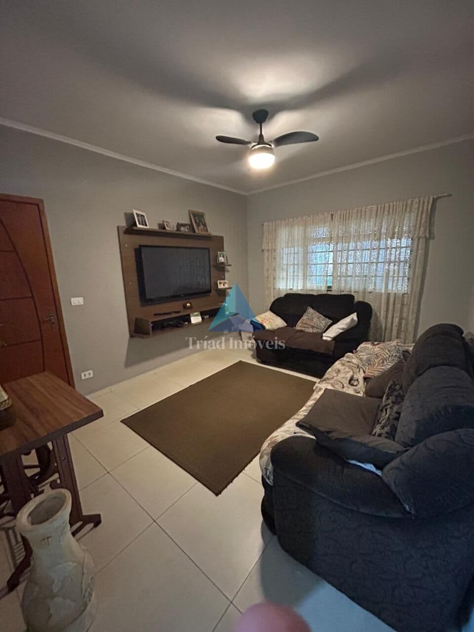 Casa com 2 dormitórios sala cozinha garagem coberta para 2 carros