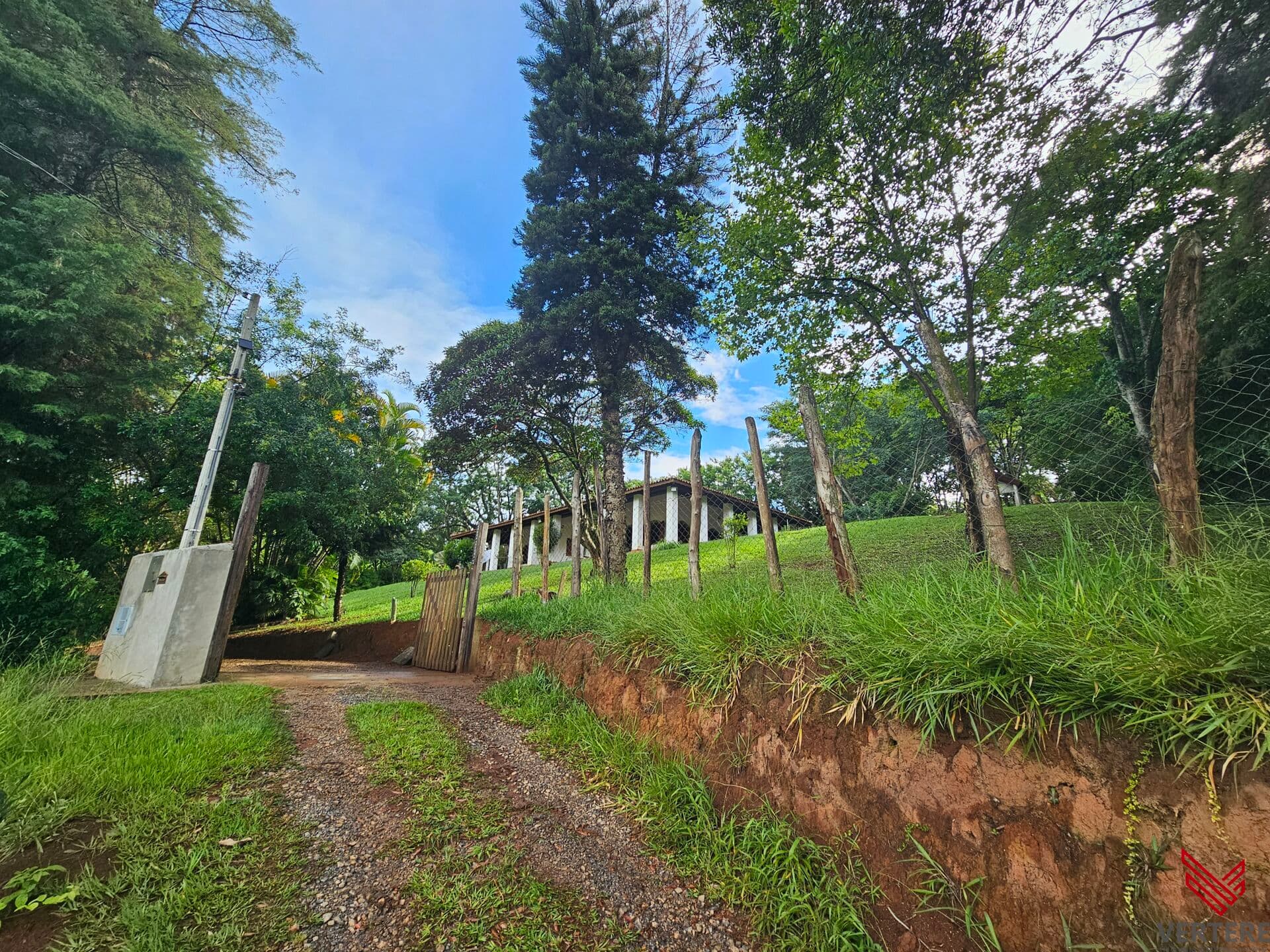 Chácara na Cidade com 2.375m² terreno - Bosques da Pedra, Bragança Paulista/SP
