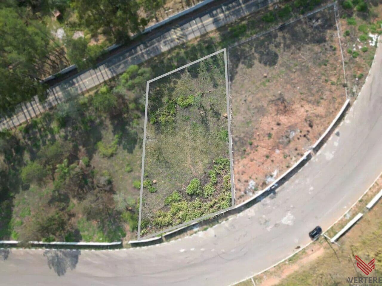 Terreno Comercial à Venda - Bairro Pires, Atibaia/SP