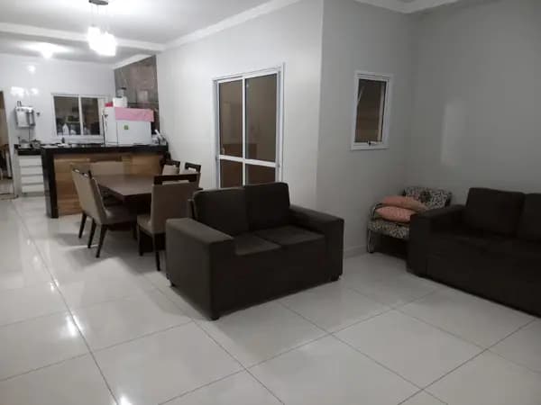 Casa à venda no bairro Jardim Holanda em Uberlândia/MG