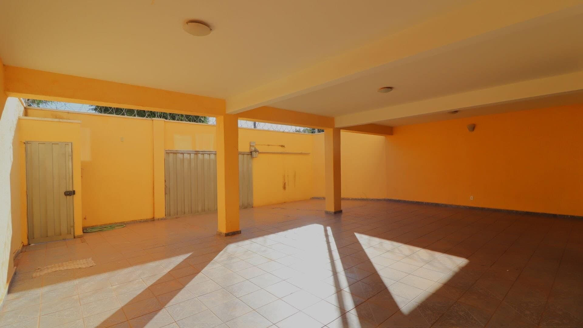 Casa à venda no bairro Santa Mônica em Uberlândia/MG