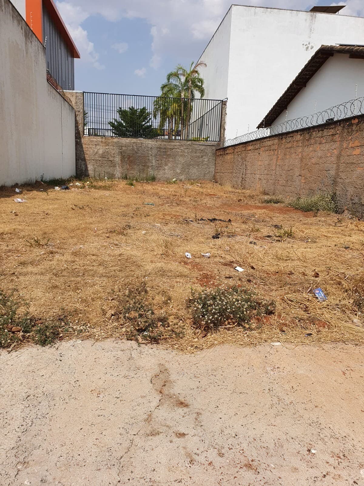 Terreno à venda no bairro Bosque dos Buritis em Uberlândia/MG