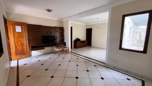 Casa à venda no bairro Vigilato Pereira em Uberlândia/MG
