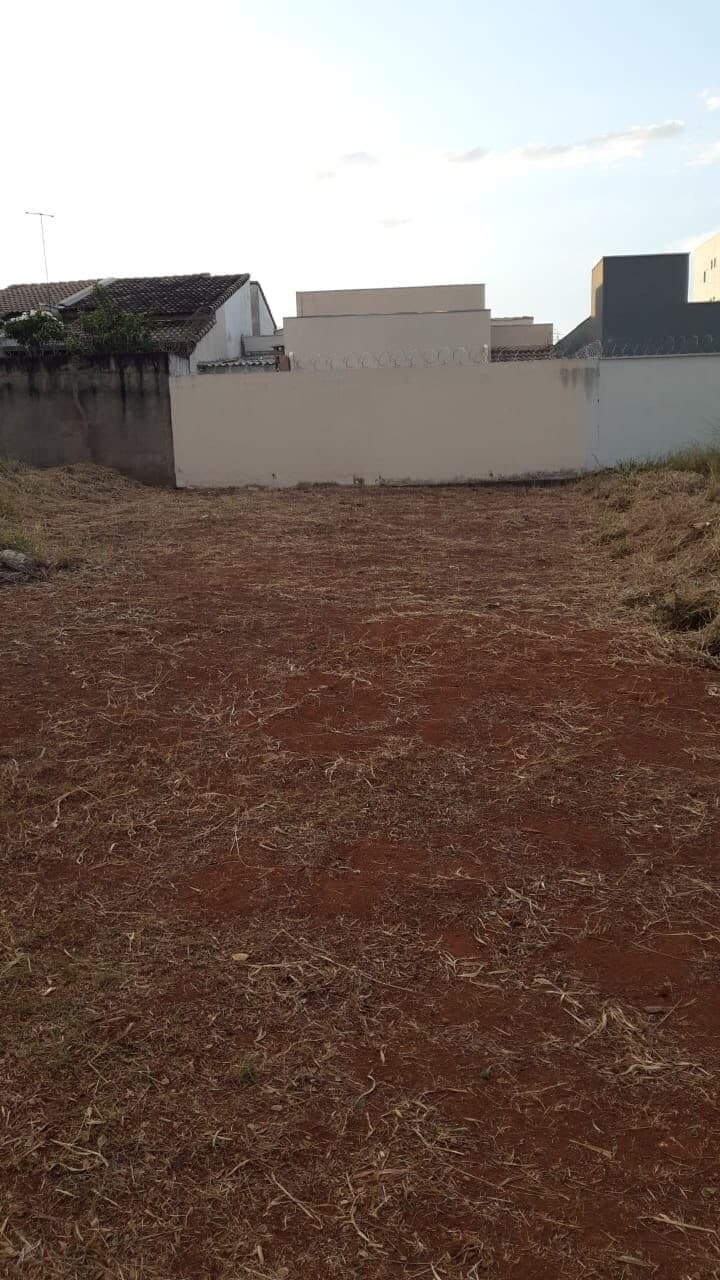 Terreno à venda no bairro Jardim Ipanema em Uberlândia/MG