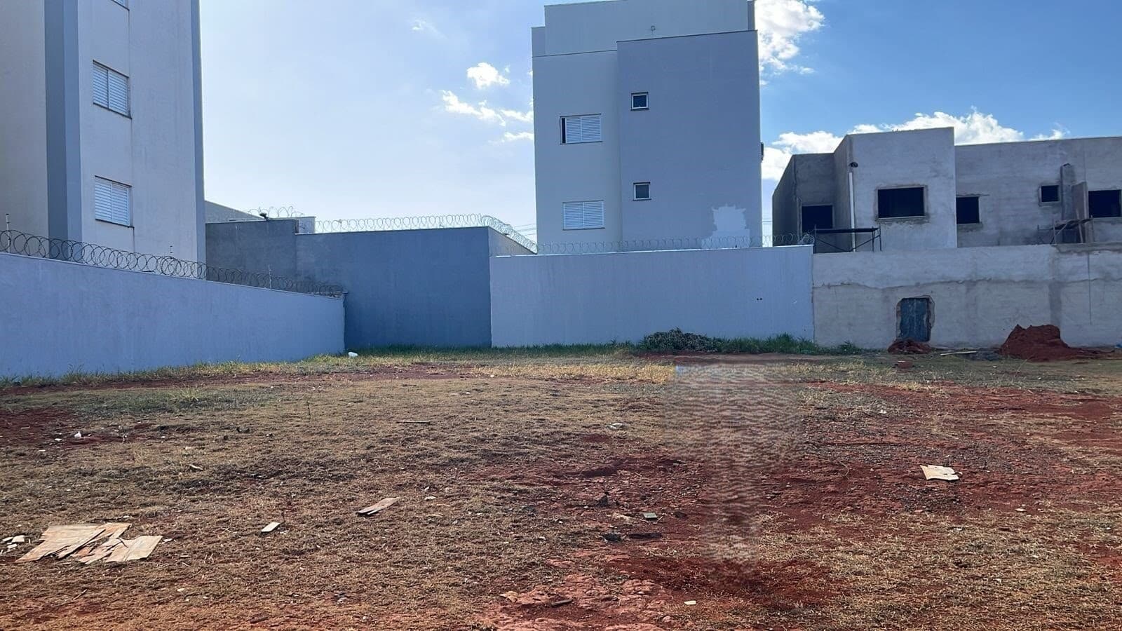 Terreno à venda no bairro Novo Mundo em Uberlândia/MG