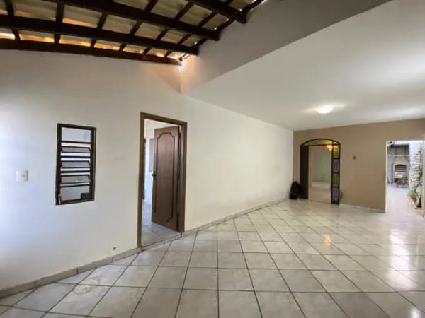 Casa à venda no bairro Nossa Senhora Aparecida em Uberlândia/MG