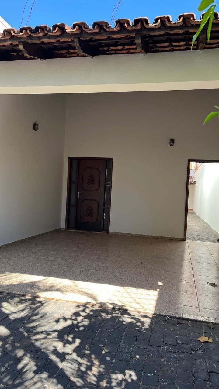 Casa à venda no bairro Santa Mônica em Uberlândia/MG