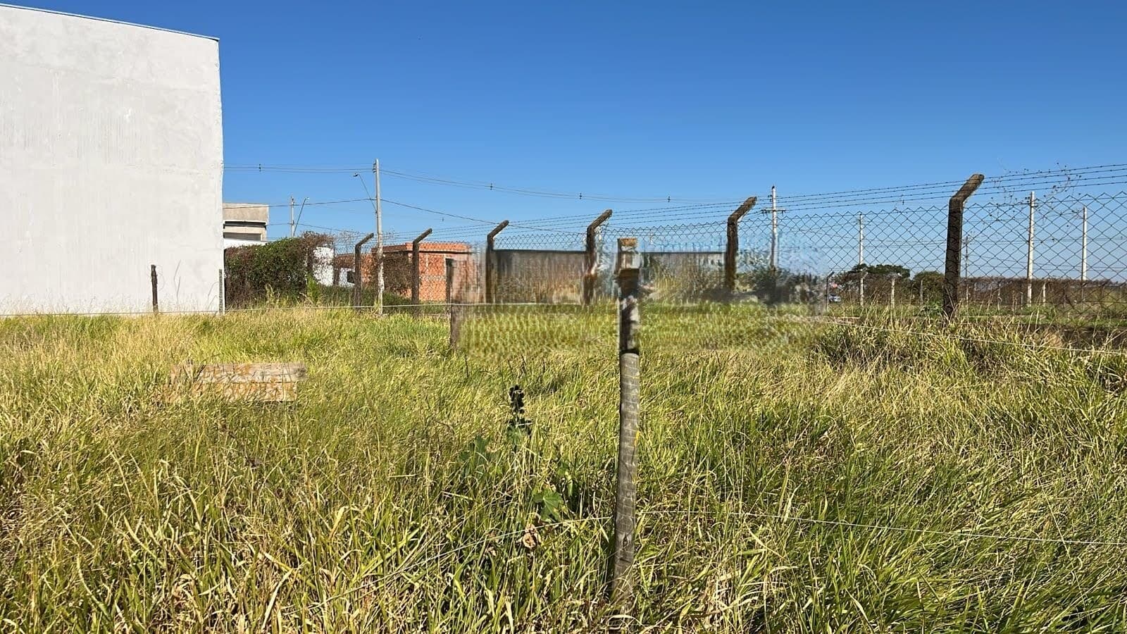 Terreno à venda no bairro Minas Gerais em Uberlândia/MG
