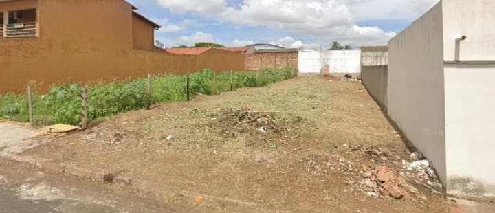 Terreno à venda no bairro Marta Helena em Uberlândia/MG