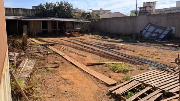 Terreno à venda no bairro Saraiva em Uberlândia/MG