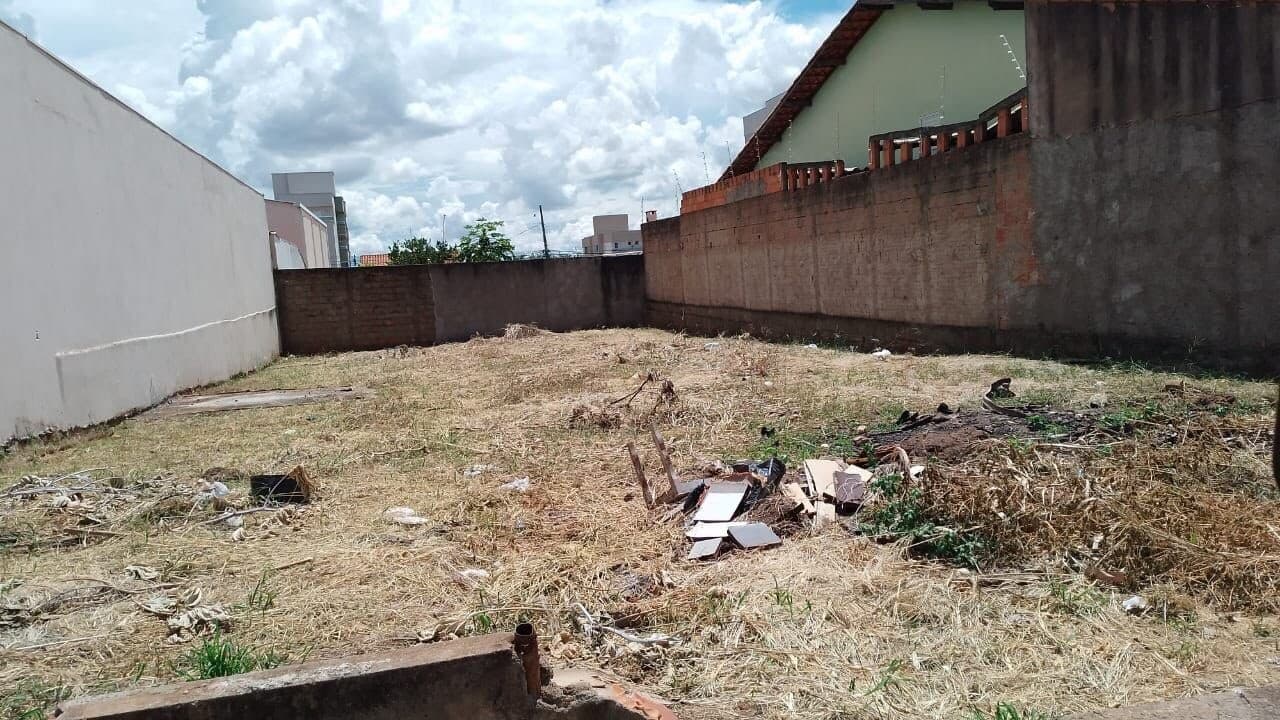 Terreno à venda no bairro Santa Mônica em Uberlândia/MG