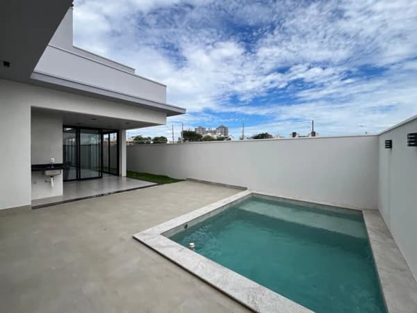 Casa à venda no bairro Laranjeiras em Uberlândia/MG