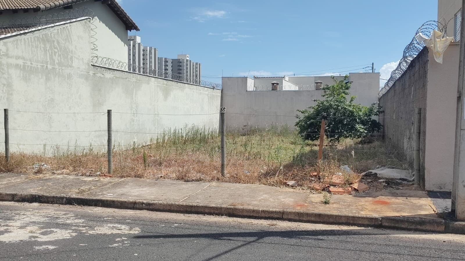 Terreno à venda no bairro Novo Mundo em Uberlândia/MG