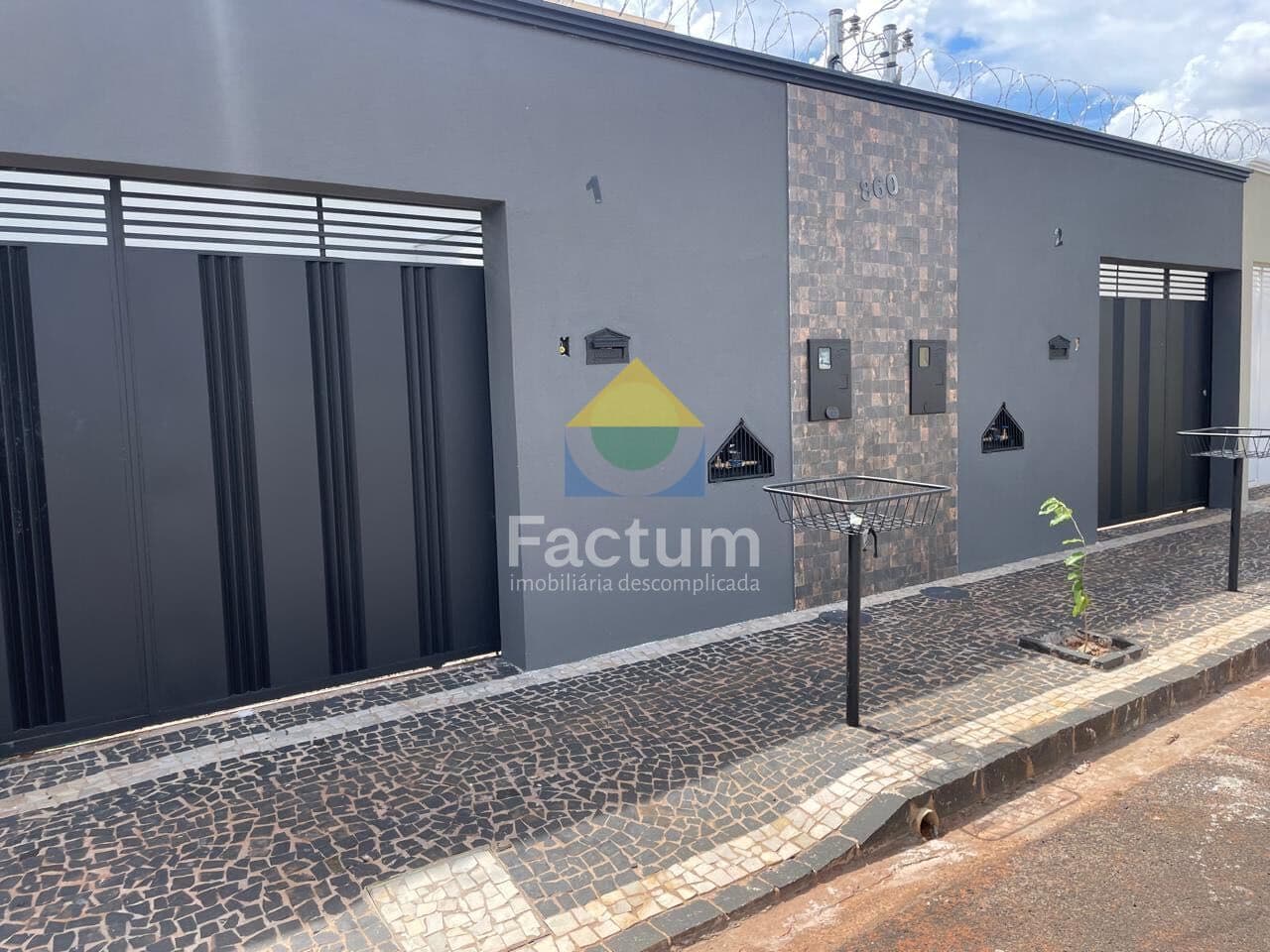 Casa em Uberlândia - Jardim Holanda