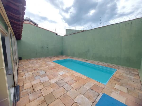 Casa à venda no bairro Nossa Senhora das Graças em Uberlândia/MG