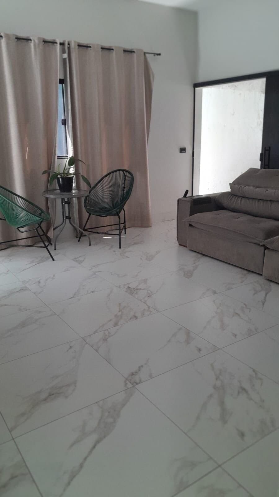 Casa à venda no bairro Jardim Holanda em Uberlândia/MG