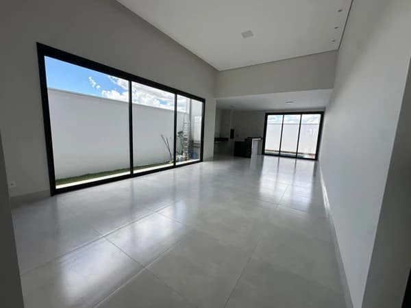 Casa à venda no bairro Novo Mundo em Uberlândia/MG