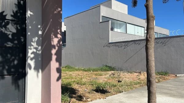 Terreno à venda no bairro Praça Alto Umuarama em Uberlândia/MG