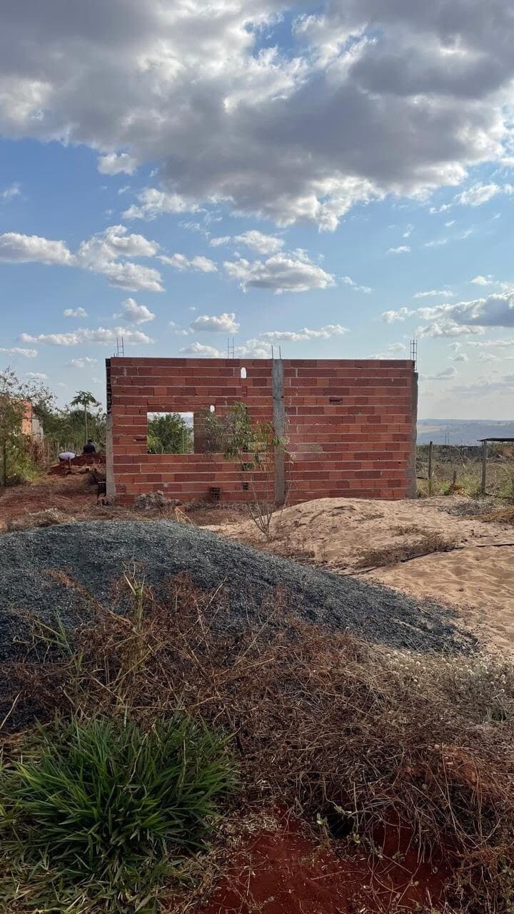 Casa à venda no bairro Represa De Miranda em Uberlândia/MG