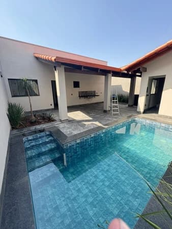 Casa à venda no bairro Jardim das Palmeiras em Uberlândia/MG