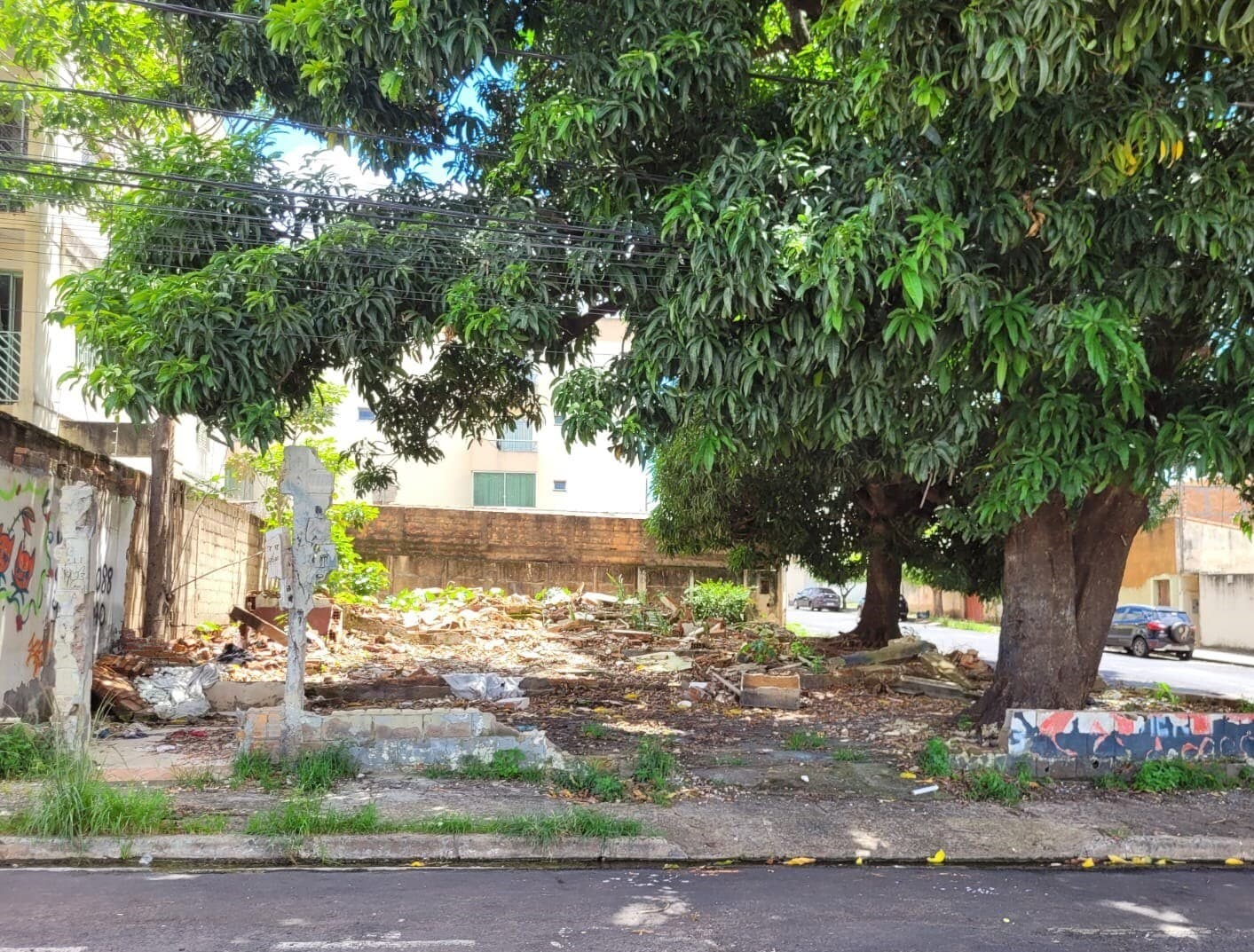 Terreno à venda no bairro Santa Mônica em Uberlândia/MG