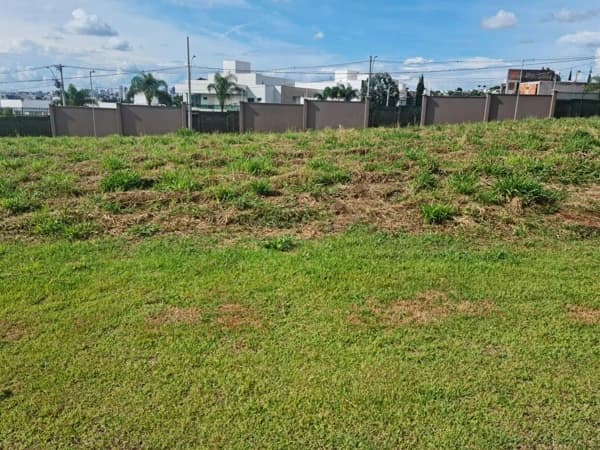 Terreno à venda no bairro Gávea em Uberlândia/MG