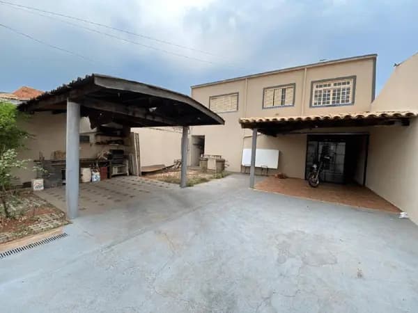 Casa à venda no bairro Laranjeiras em Uberlândia/MG