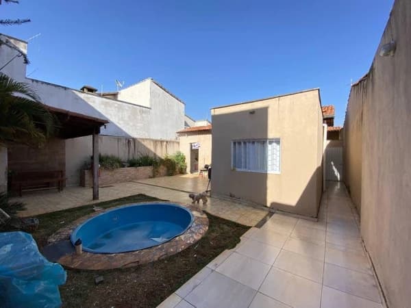 Casa à venda no bairro Jardim das Palmeiras em Uberlândia/MG