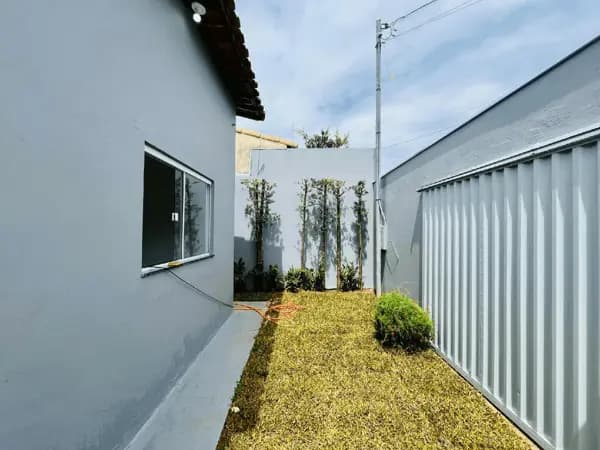 Casa à venda no bairro Jardim Holanda em Uberlândia/MG