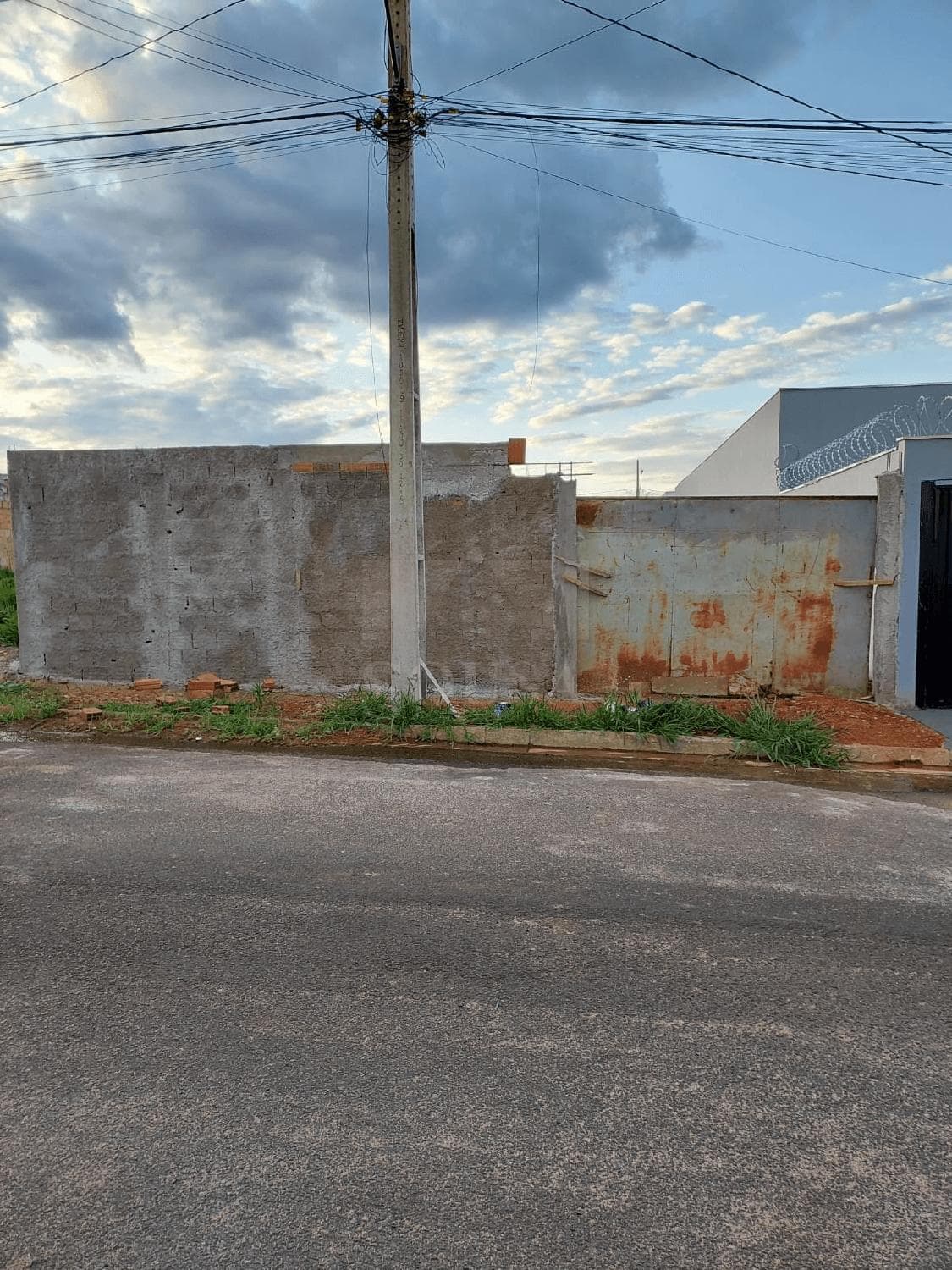 Terreno à venda no bairro New Golden Ville em Uberlândia/MG