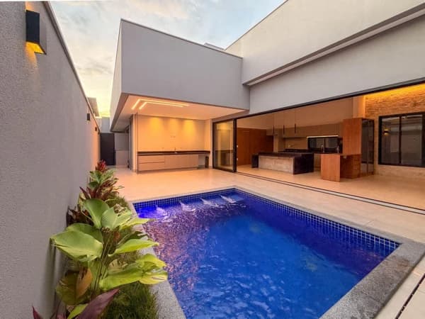 Casa à venda no bairro Laranjeiras em Uberlândia/MG