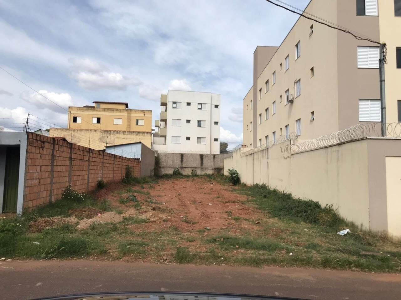 Terreno à venda no bairro Presidente Roosevelt em Uberlândia/MG