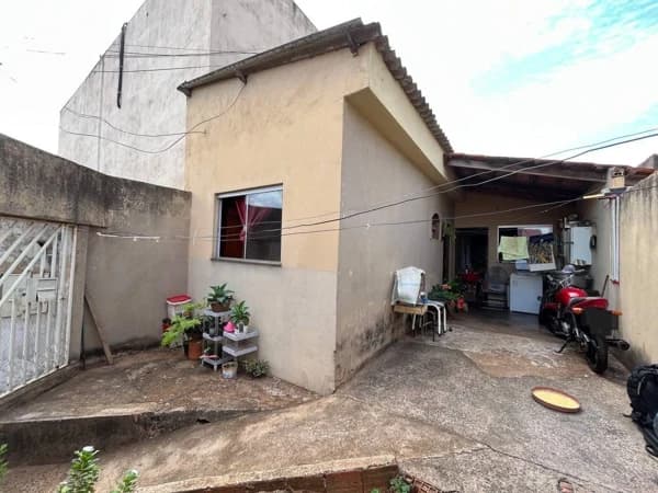 Casa à venda no bairro Marta Helena em Uberlândia/MG