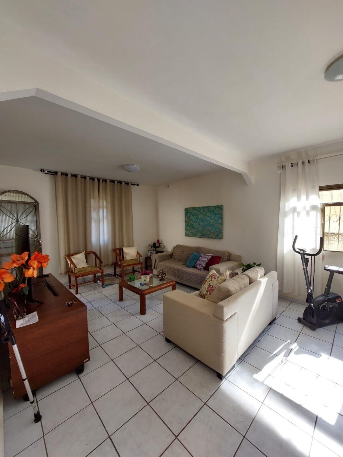 Casa à venda no bairro Saraiva em Uberlândia/MG