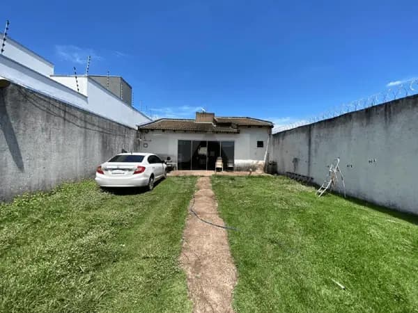 Casa à venda no bairro Vida Nova em Uberlândia/MG