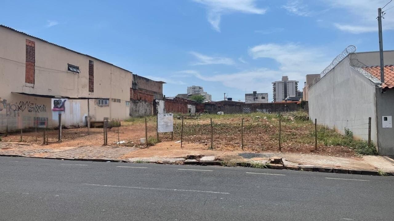 Terreno à venda no bairro Martins em Uberlândia/MG