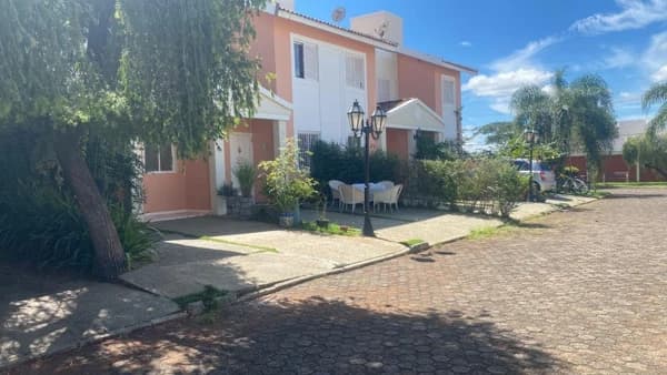 Casa à venda no bairro Jardim Karaíba em Uberlândia/MG