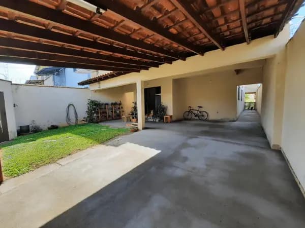Casa à venda no bairro Nossa Senhora das Graças em Uberlândia/MG