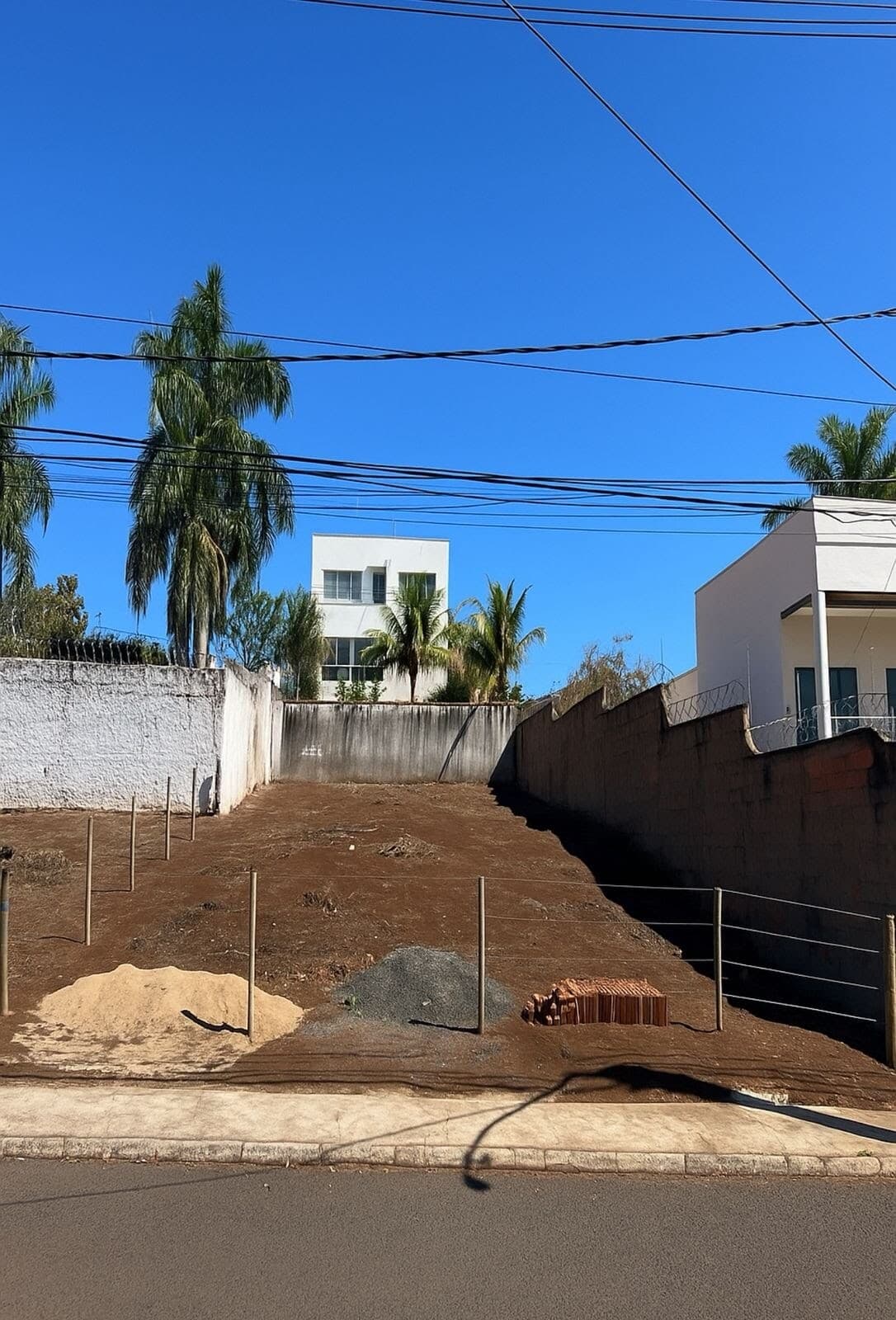 Terreno à venda no bairro Jardim Inconfidência em Uberlândia/MG