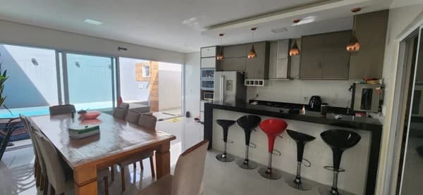 Casa à venda no bairro Novo Mundo em Uberlândia/MG